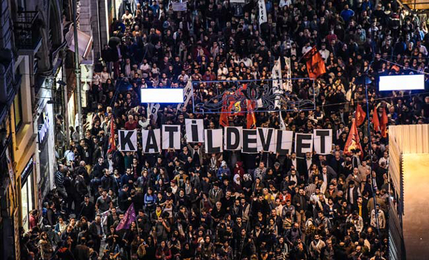 Placards reading "Killer state" are seen as protesters take part in a march against the deadly attack earlier in Ankara on October 10, 2015 at the Istiklal avenue in Istanbul. (Photo: AFP) Placards reading "Killer state" are seen as protesters take part in a march against the deadly attack earlier in Ankara on October 10, 2015 at the Istiklal avenue in Istanbul. (Photo: AFP)